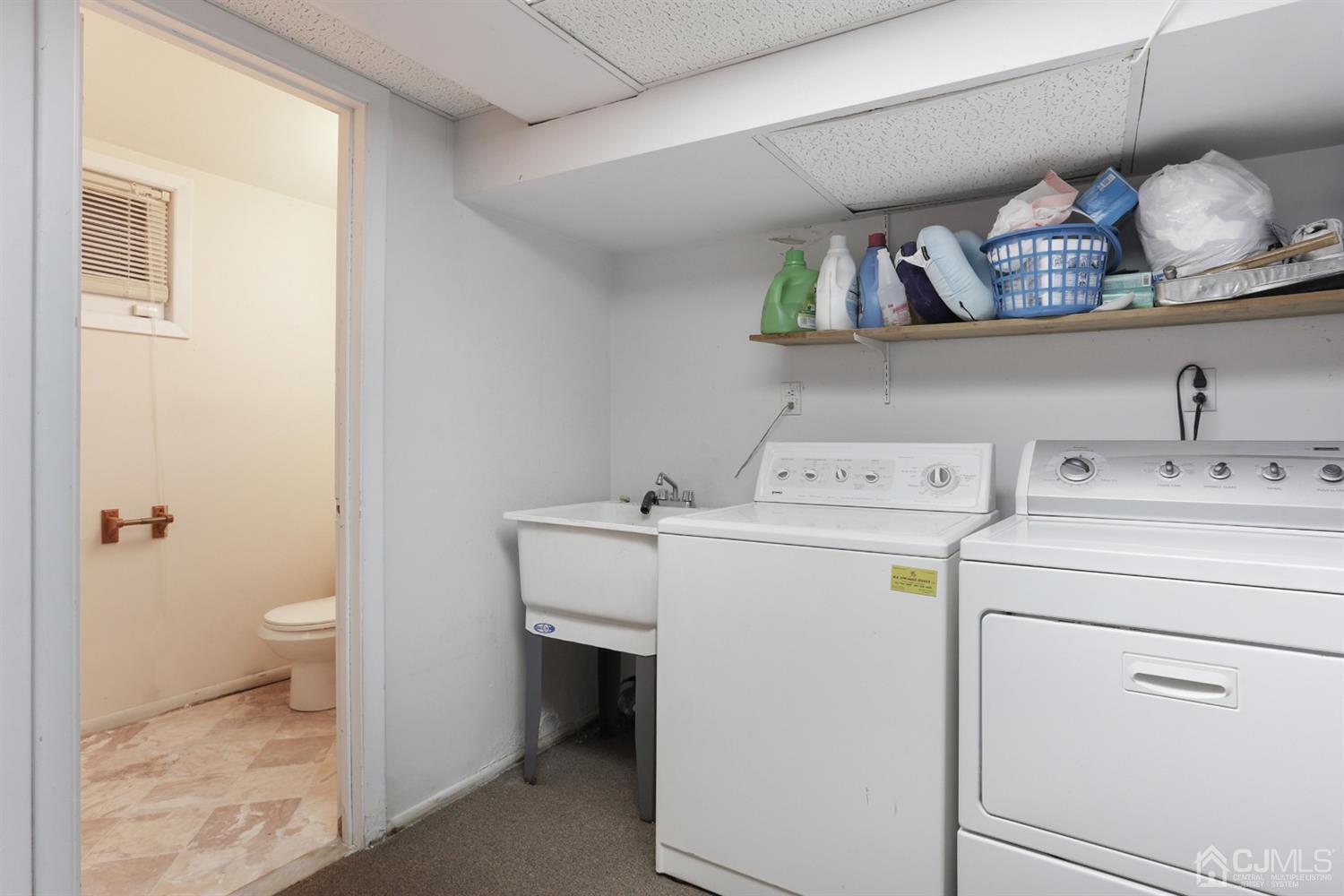 17 Peake Road Edison, NJ 08837 - Photo 15 of 18 a utility room with dryer and washer