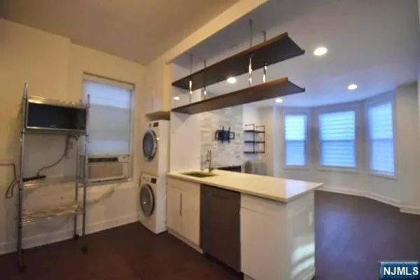 $3,000 | 228 Maple Street, Unit 2, Weehawken, NJ 07086