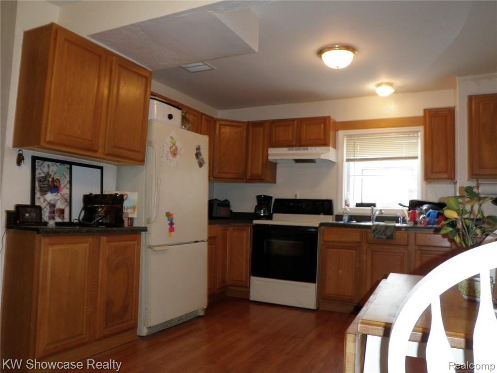 63 West Kennett Road Pontiac, MI 48340 - Photo 7 of 24 004.JPG