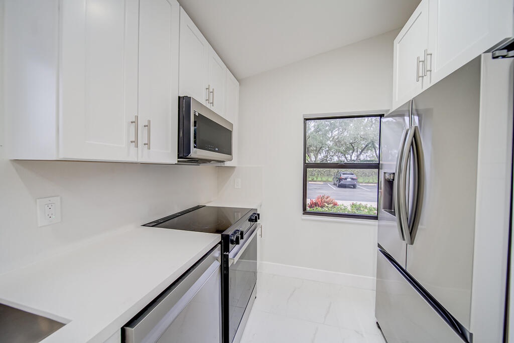8067 Summerbreeze Lane Boca Raton, FL 33496 - Photo 8 of 29 a view of a kitchen with electric appliances