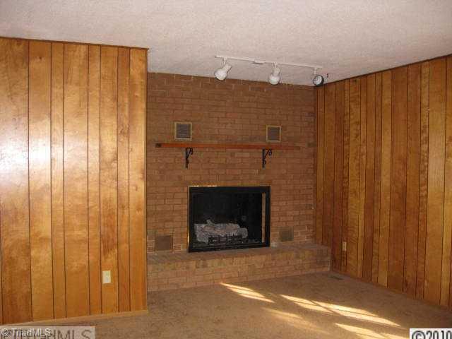 3722 Robinson Road Newton, NC 28658 - Photo 2 of 4 Den/Family/Great Room.