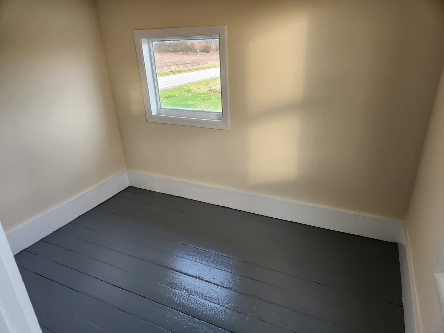 23909 Lawrence Road Harvard, IL 60033 - Photo 19 of 21 an empty room with a window