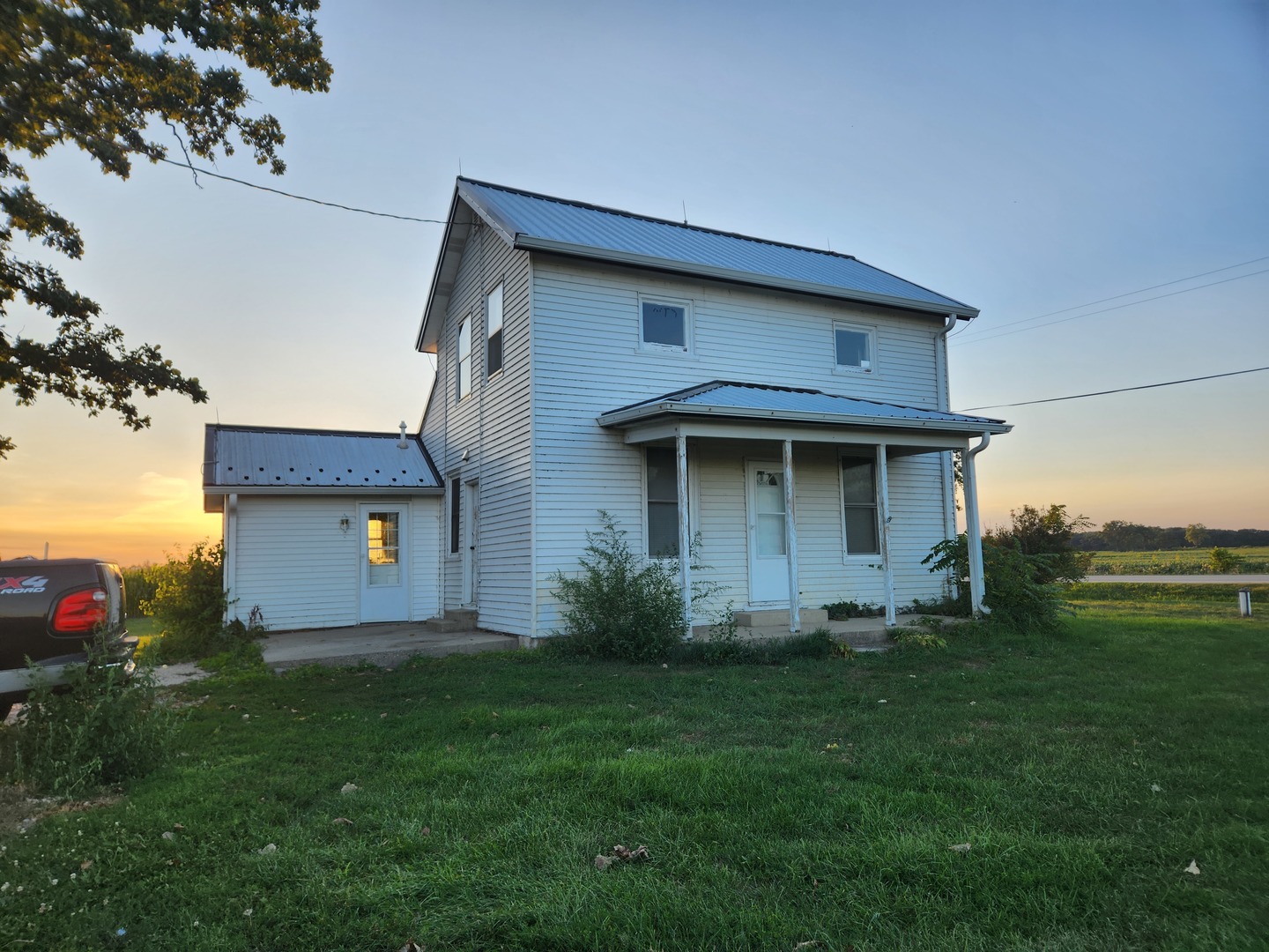 23909 Lawrence Road Harvard, IL 60033 - Photo 5 of 21 a front view of a house with garden