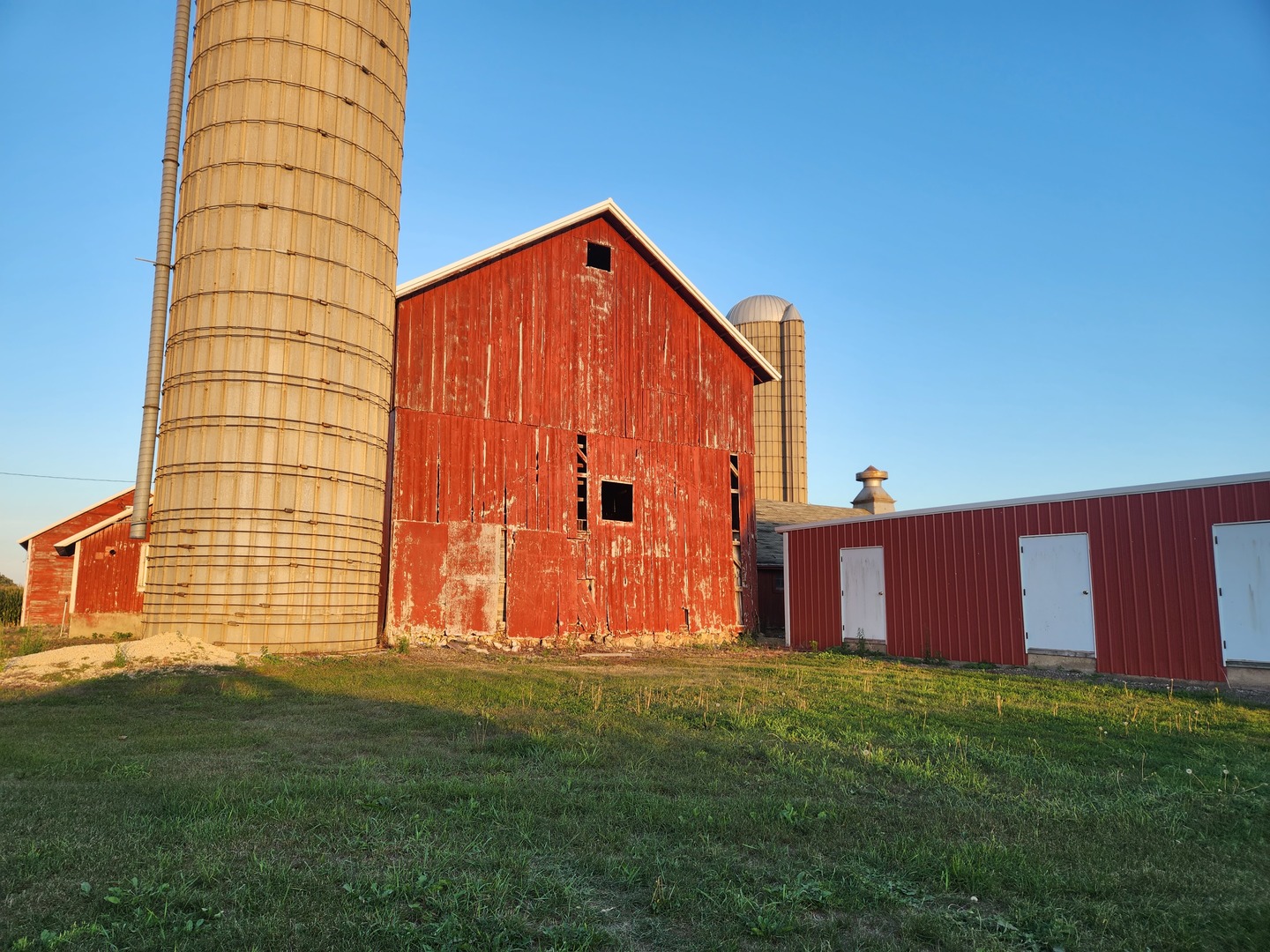 23909 Lawrence Road Harvard, IL 60033 - Photo 8 of 21 a backyard of a house with lots of green space