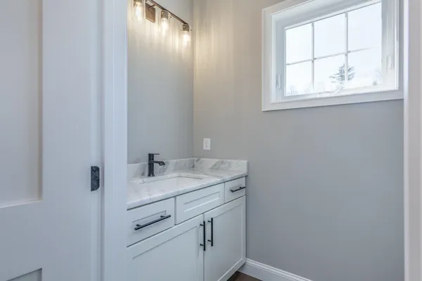 $899,900 | 38 Lane Road, Raymond, NH 03077