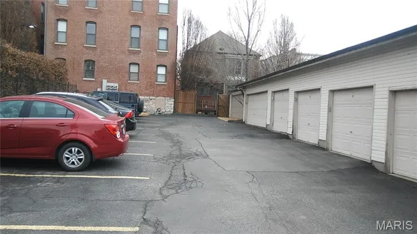 $104,900 | 4496 Maryland Avenue, Unit B, St. Louis, MO 63108