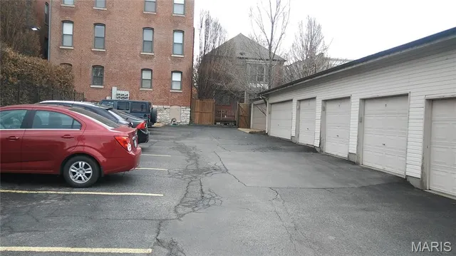 $104,900 | 4496 Maryland Avenue, Unit B, St. Louis, MO 63108