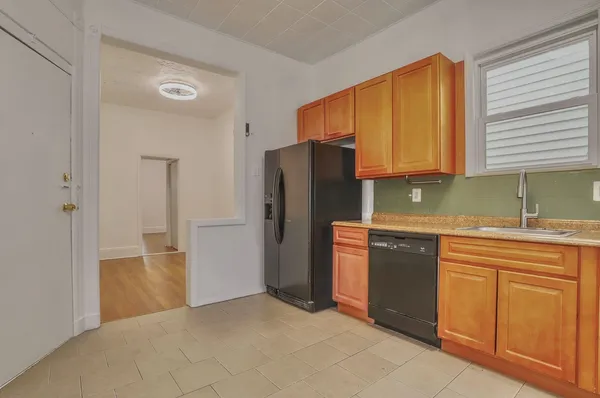 $2,000 | 119 Zabriskie Street, Unit 3, Jersey City, NJ 07307