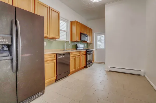 $2,000 | 119 Zabriskie Street, Unit 3, Jersey City, NJ 07307