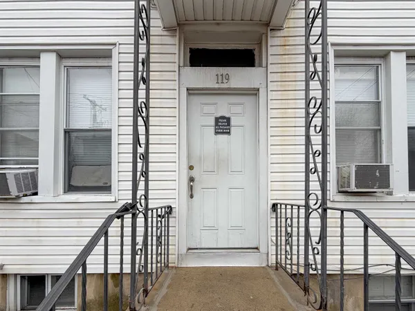 $2,000 | 119 Zabriskie Street, Unit 3, Jersey City, NJ 07307