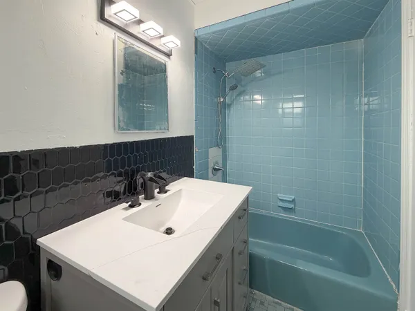 $2,000 | 119 Zabriskie Street, Unit 3, Jersey City, NJ 07307