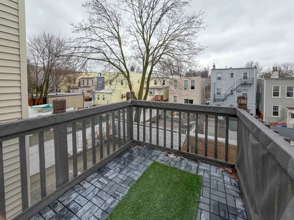 $2,000 | 119 Zabriskie Street, Unit 3, Jersey City, NJ 07307