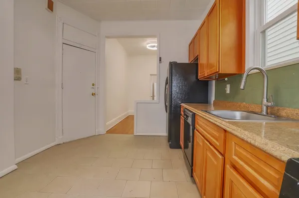 $2,000 | 119 Zabriskie Street, Unit 3, Jersey City, NJ 07307