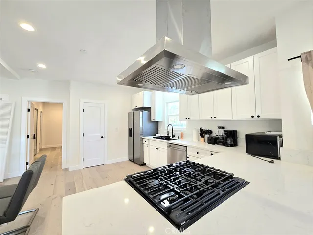 $5,000 | 1225 West 41st Street, Los Angeles, CA 90037