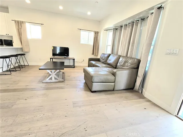 $5,000 | 1225 West 41st Street, Los Angeles, CA 90037