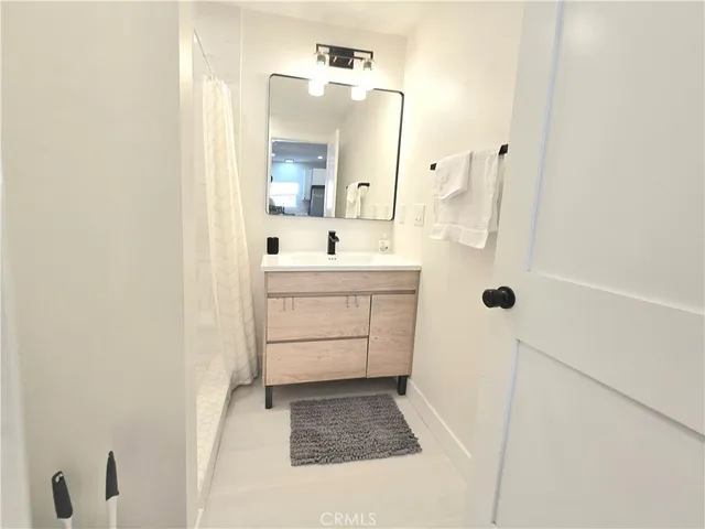 $5,000 | 1225 West 41st Street, Los Angeles, CA 90037