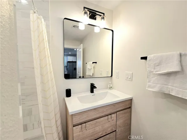 $5,000 | 1225 West 41st Street, Los Angeles, CA 90037