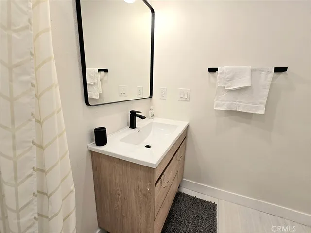 $5,000 | 1225 West 41st Street, Los Angeles, CA 90037