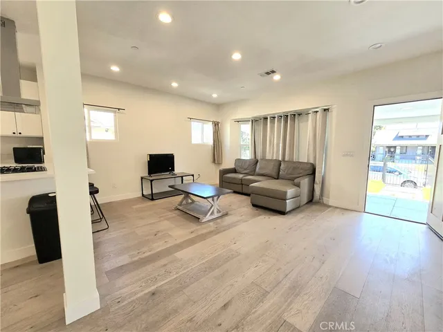 $5,000 | 1225 West 41st Street, Los Angeles, CA 90037