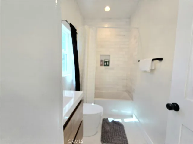 $5,000 | 1225 West 41st Street, Los Angeles, CA 90037