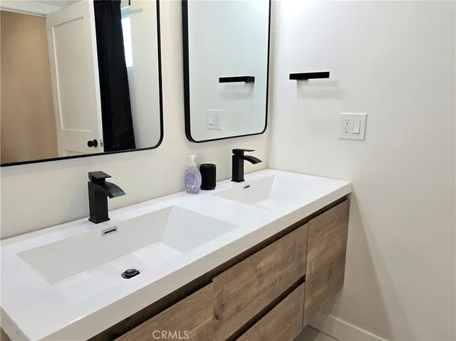 $5,000 | 1225 West 41st Street, Los Angeles, CA 90037