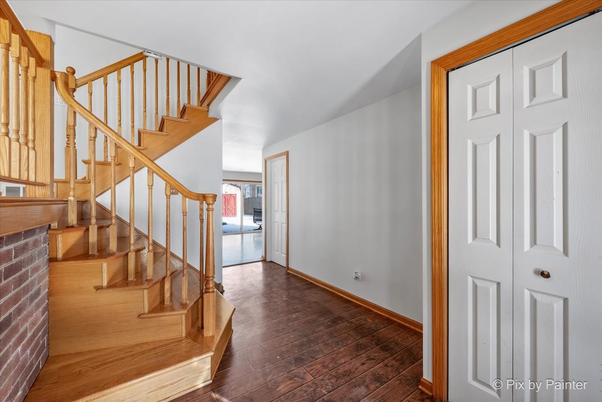 380 Dulles Road Des Plaines, IL 60016 - Photo 2 of 31