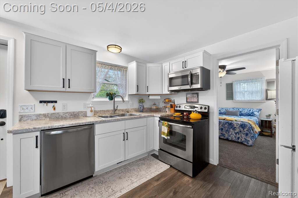 107 South Lester Street Capac, MI 48014 - Photo 12 of 43