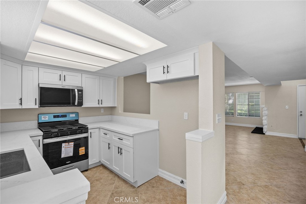 174 West Walnut Avenue, Unit B Rialto, CA 92376 - Photo 8 of 25