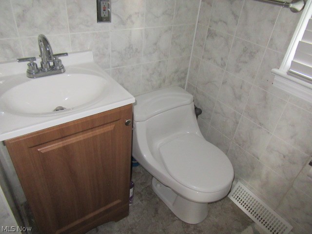 21507 Franklin Road Maple Heights, OH 44137 - Photo 6 of 35
