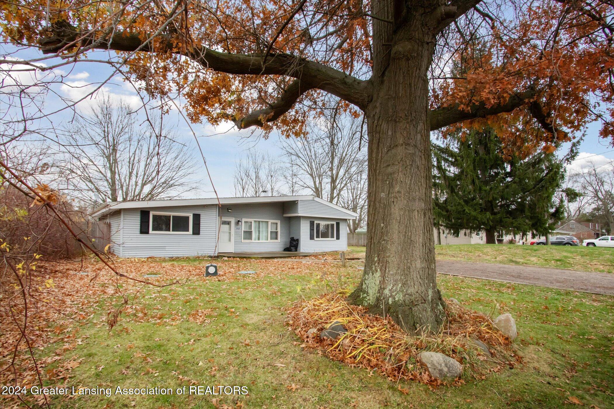 932 College Road Mason, MI 48854 - Photo 4 of 43 03-932-College-Rd-Mason-MI-48854-WindowS