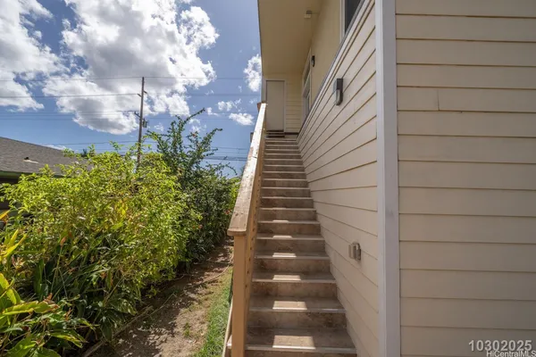 $2,750 | 87-1450 Farrington Highway, Unit C (UPSTAIRS), Waianae, HI 96792