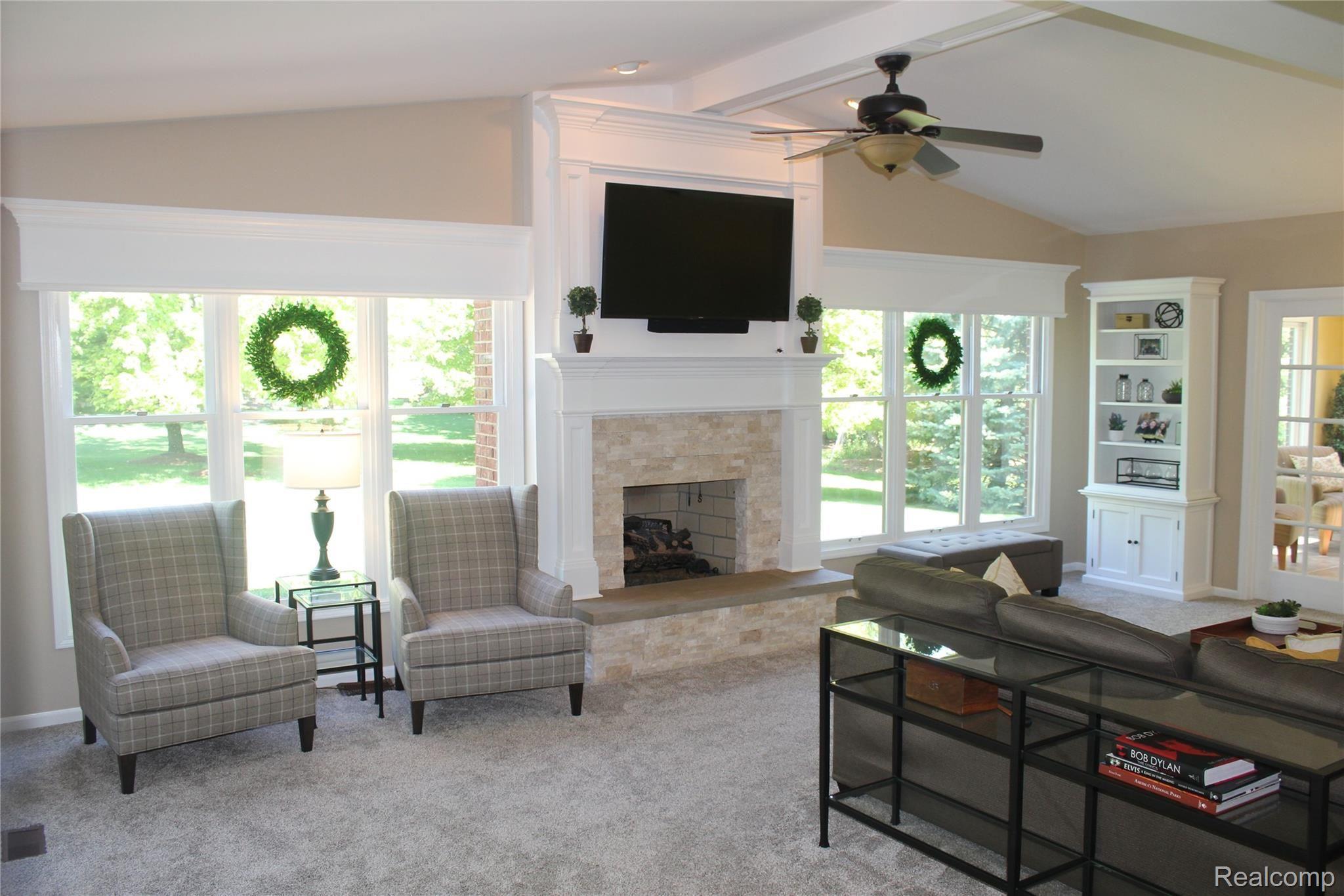 1794 Skyline Drive Rochester, MI 48306 - Photo 10 of 41 Skyline 10 - Family Room.JPG