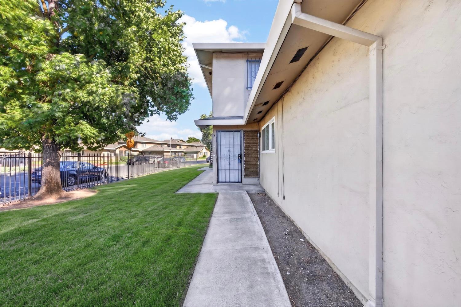 440 East Bianchi Road, Unit 2 Stockton, CA 95207 - Photo 4 of 32