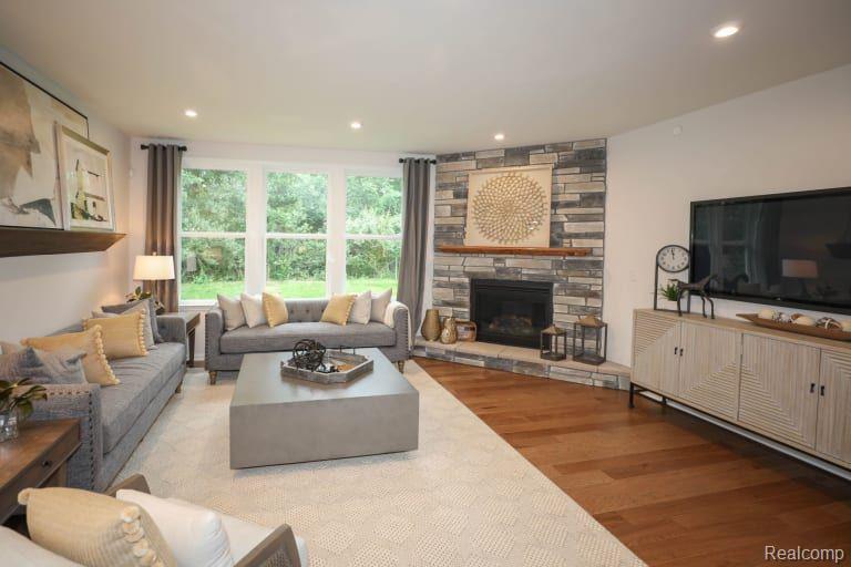 1029 Spring Trail Brighton, MI 48116 - Photo 2 of 8