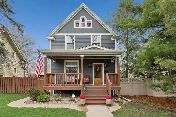 $1,285,000 | 6826 North Osceola Avenue, Chicago, IL 60631