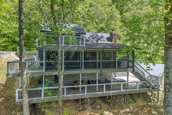 $899,900 | 1097 Floating Mill Village Road, Silver Point, TN 38582