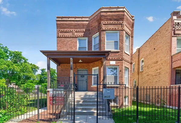 $2,400 | 3622 West Franklin Boulevard, Unit 1, Chicago, IL 60624