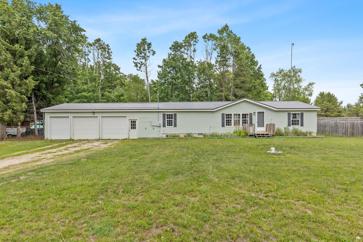18720 Stonehouse Road Hersey, MI 49639 - Photo 2 of 21 18720-Stonehouse_001