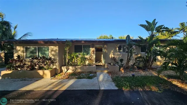 a view of a house with patio outdoor seating