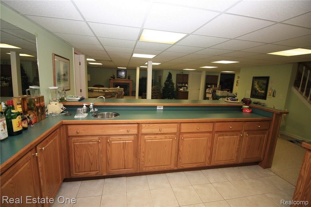 3829 Beechcrest Road Rochester, MI 48309 - Photo 27 of 44 BASEMENT CUSTOOM WET BAR
