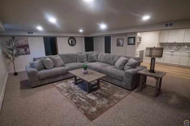 $329,000 | 410 Turner Road, Emporia, KS 66801