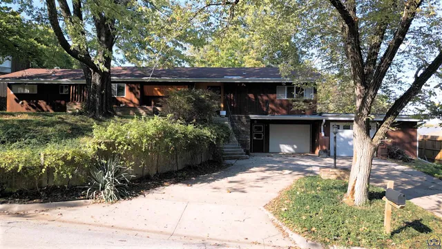 $329,000 | 410 Turner Road, Emporia, KS 66801