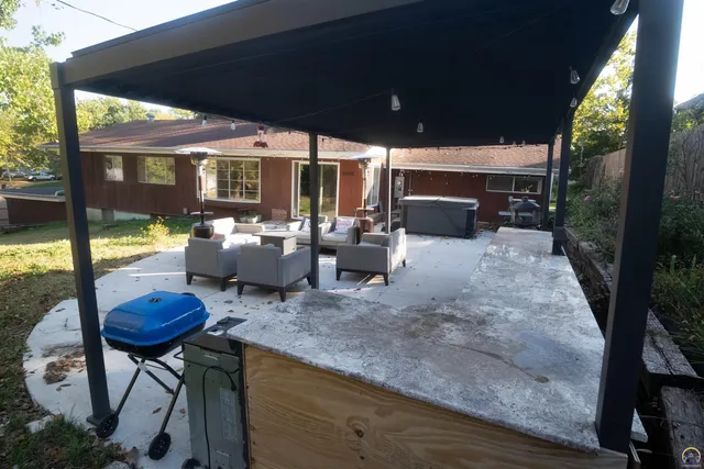 $329,000 | 410 Turner Road, Emporia, KS 66801