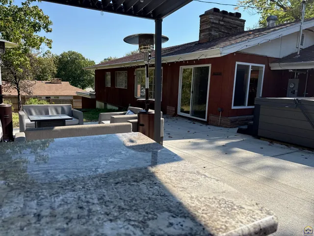 $329,000 | 410 Turner Road, Emporia, KS 66801