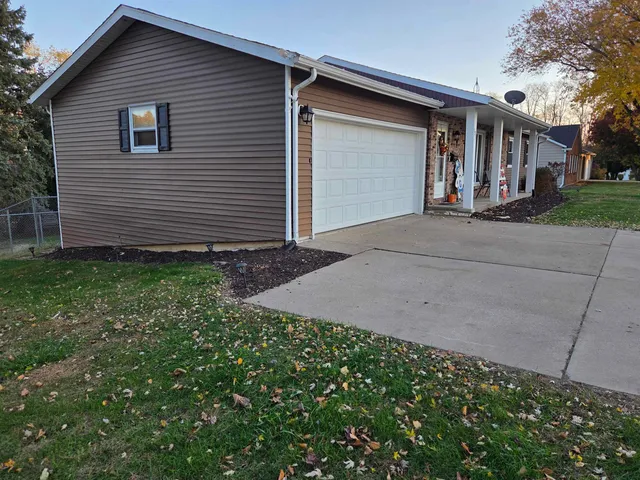 $297,500 | 105 Blackhawk Drive, Galena, IL 61036