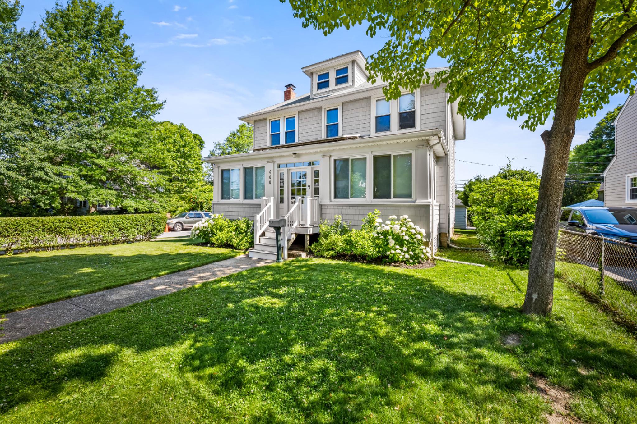 600 Dunkirk Road Baltimore, MD 21212 - Photo 2 of 8 Historic details with modern conveniences.