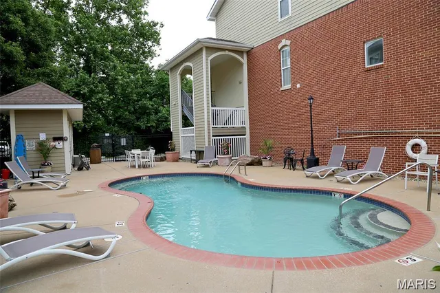 $189,900 | 2716 Mcknight Crossing Court, Chesterfield, MO 63005