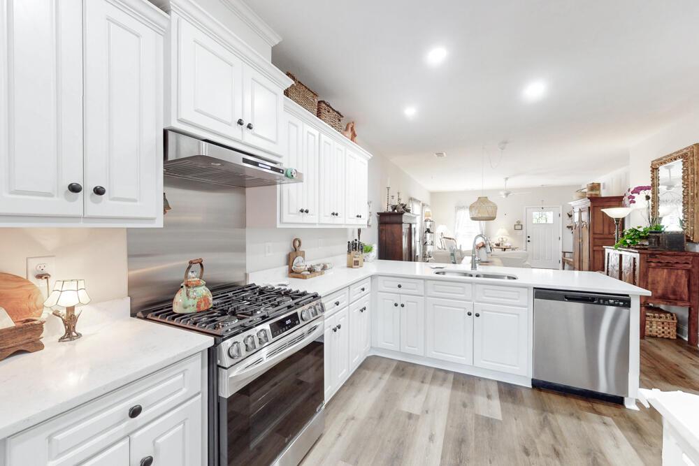 1806 Lowe Street North Augusta, SC 29841 - Photo 5 of 21 Gas Range!