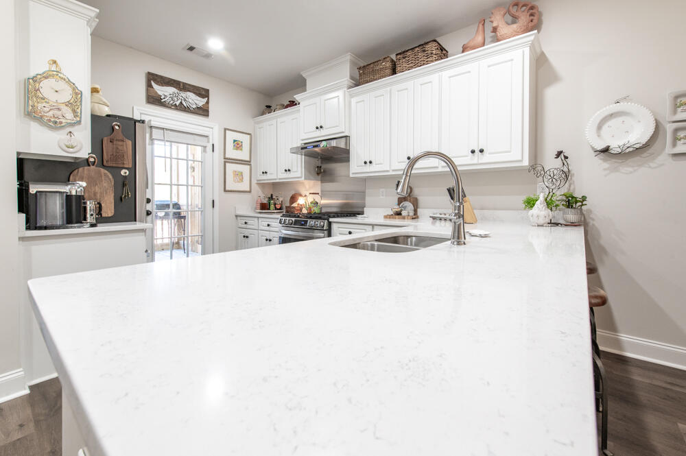 1806 Lowe Street North Augusta, SC 29841 - Photo 7 of 21 Quartz Countertops!