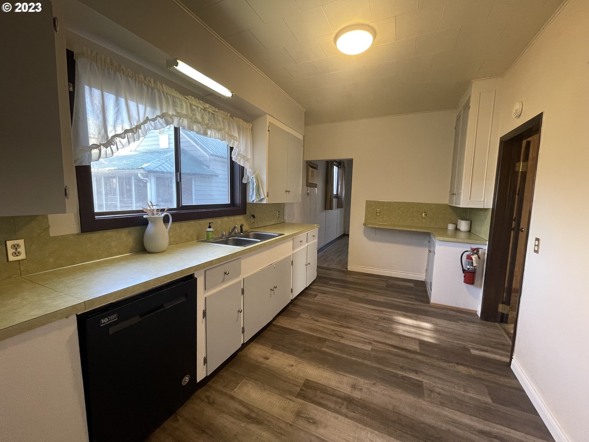 333 Southwest 3rd Street Pendleton, OR 97801 - Photo 9 of 20 a large kitchen with a lot of counter space and a sink